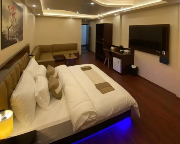 Xcelsior Hotel And Spa