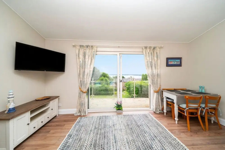 Ferry View Cottage - Private Balcony