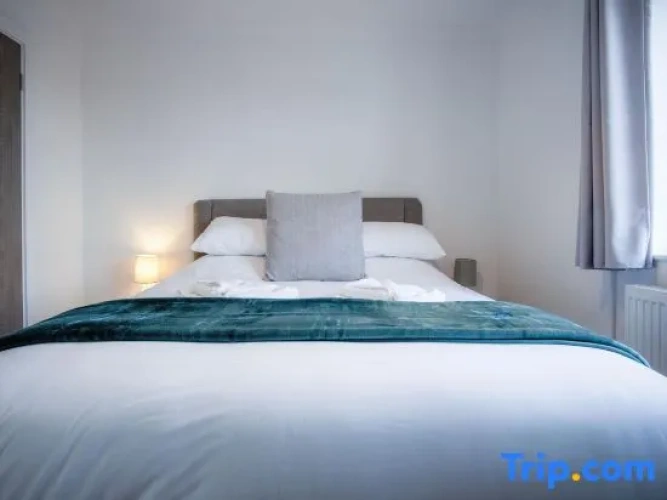 3 Bedrooms Apartment