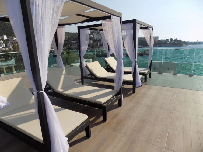 Marine Suites and Spa