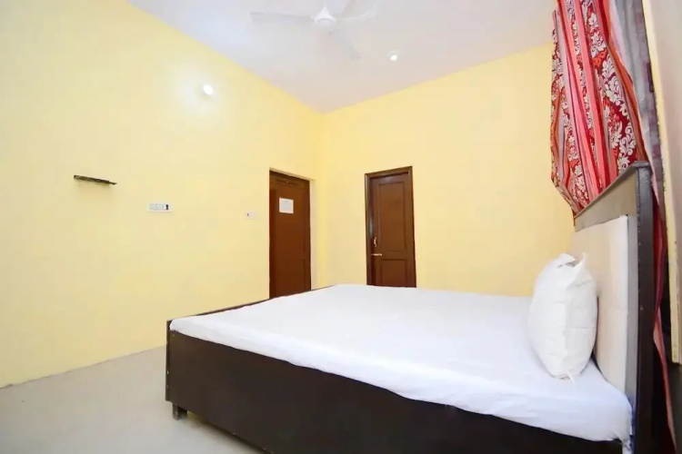 Gursimran Complex By OYO Rooms