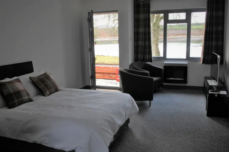 Altnacealgach Motel