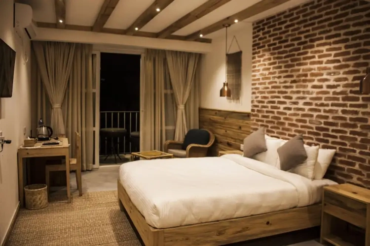 Deluxe Double room with balcony and with mountain view