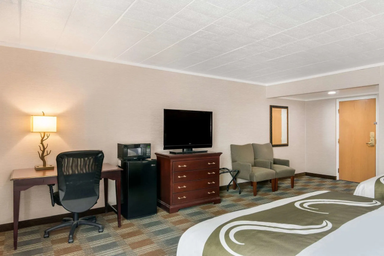 Finger Lakes Inn & Suites