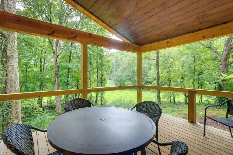 Blue Ridge Mountainside Cottage w/ Fire Pit!