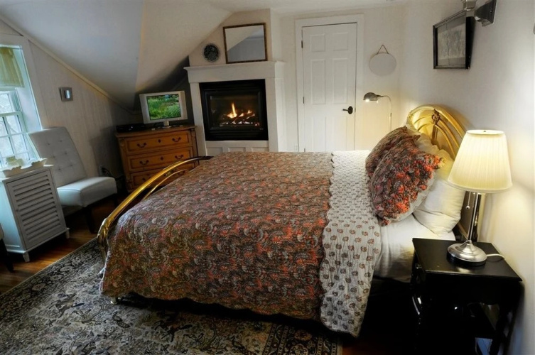 Buttermilk Falls Inn