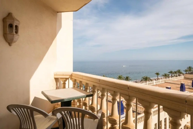 Standard Triple room with sea view
