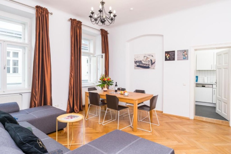 2 Bedrooms Apartment
