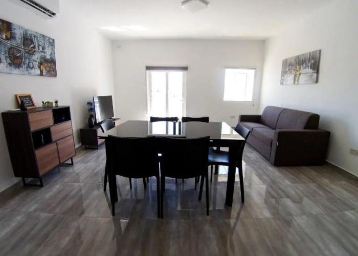 F11-3 Room 2 single beds shared bathroom in shared Flat