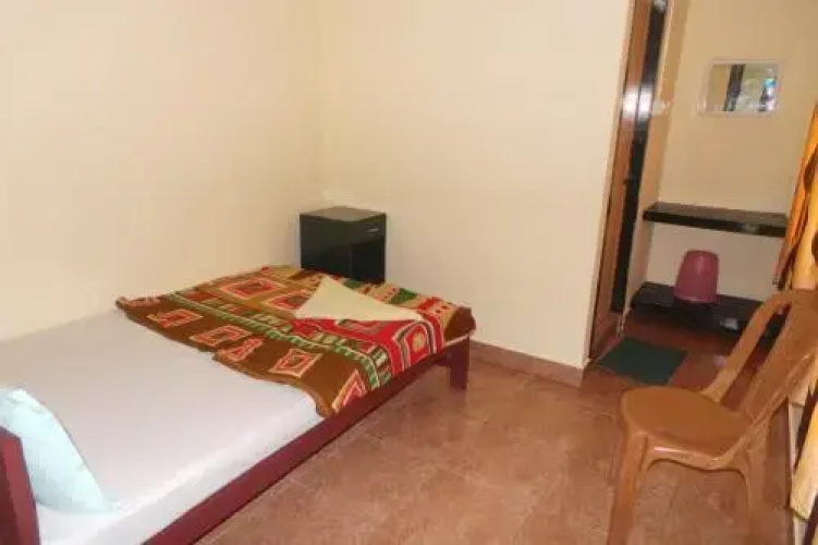 Ceepee's Holiday Inn