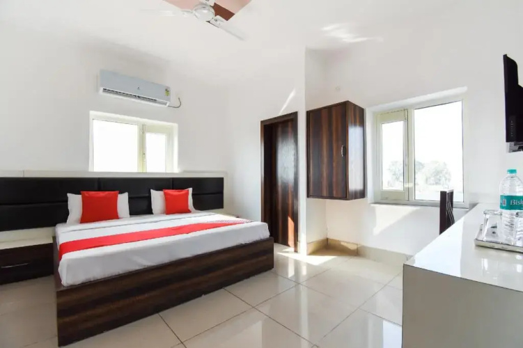 Hotel Bhardwaj by OYO Rooms