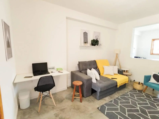 Casa de Tijolinho com Netflix e estacionamento