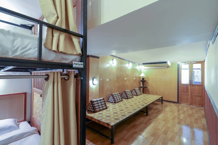 My Space Hostel by OYO Rooms