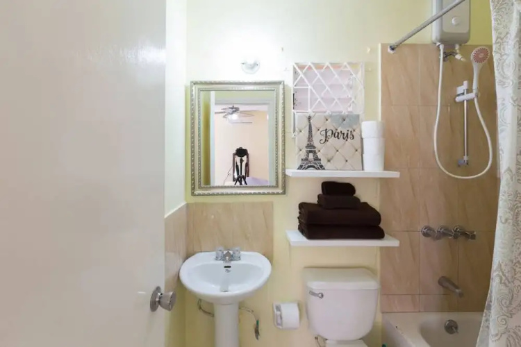 Kgn Most Centrally Located One Bdrm II