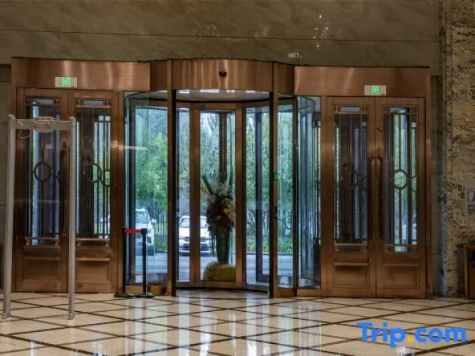 Yining Yujin Hotel