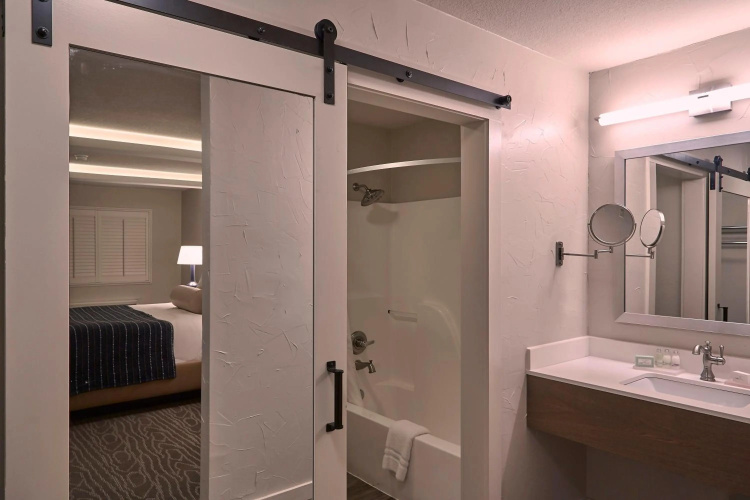 Fredericksburg Inn Suites photo 11