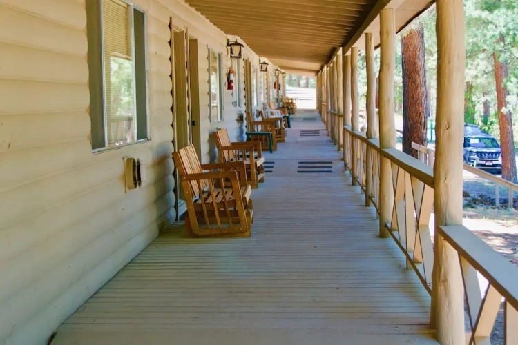 Standard Quadruple room with courtyard view