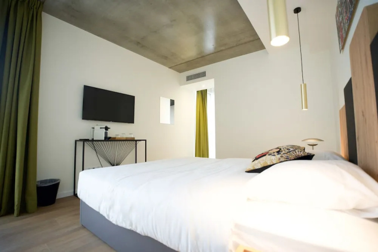 Arrow Hotel