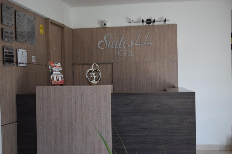 Suites 44 Hotel