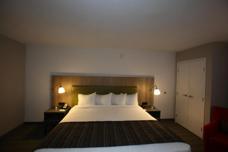 GreenTree Inn & Suites Phoenix Sky Harbor