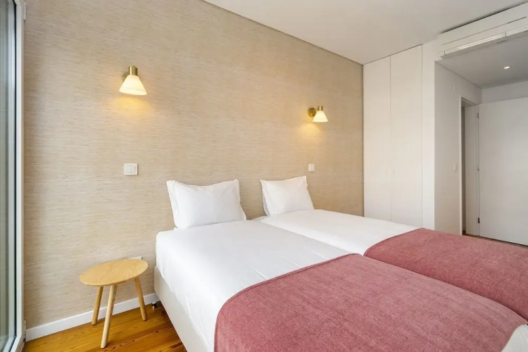 Urban Retreat W/Parking, Elevator & Ac By Benfica Stadium