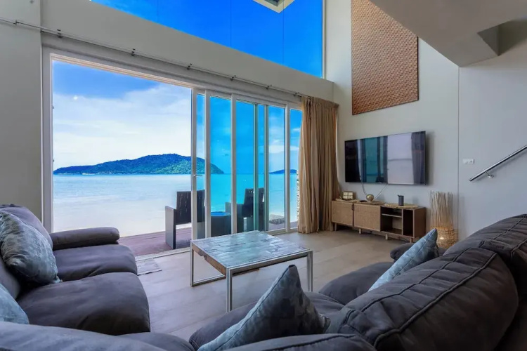 Built on the Beach 4BR 5star Resort V221