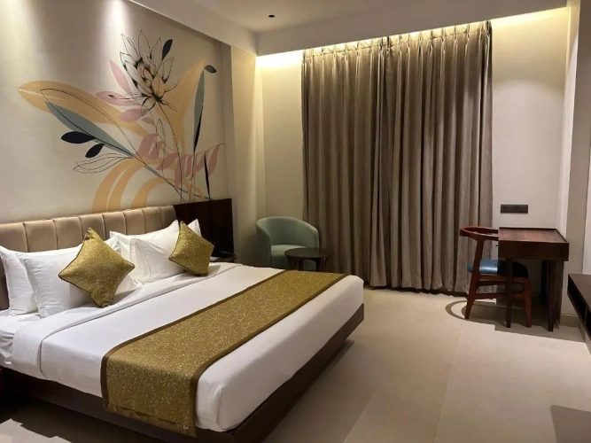 Standard Double room with city view