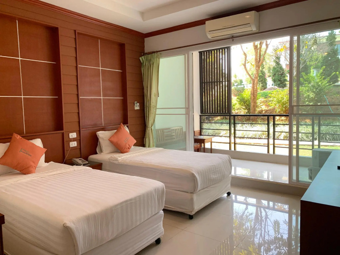 Breeze Hill Hotel