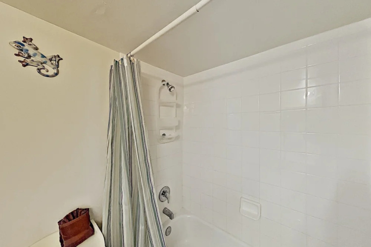 17754mil 2 Bedroom Condo