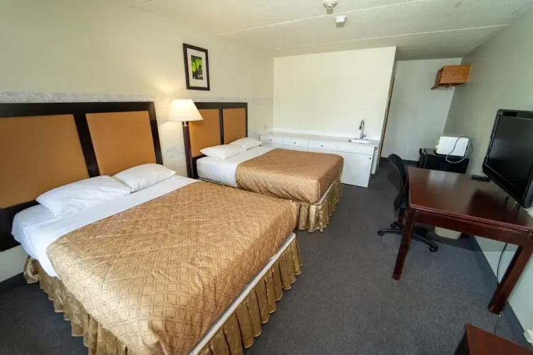 6032 Persepolis Inn