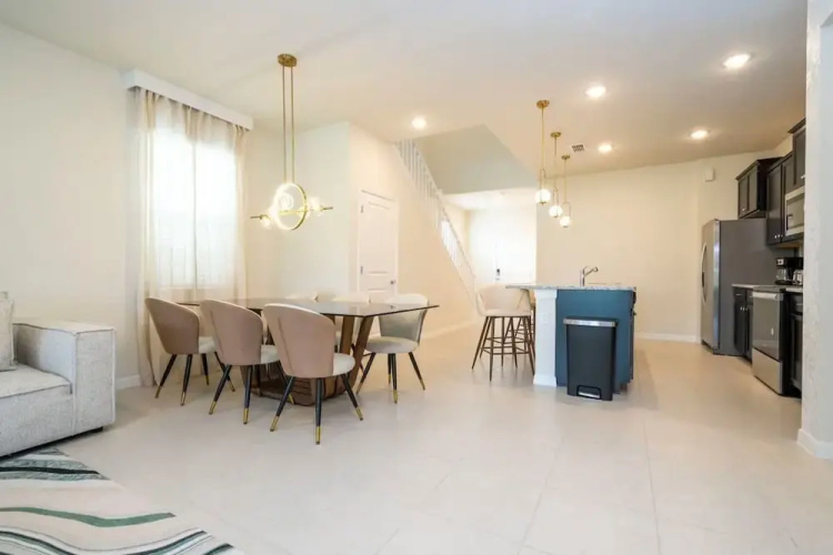 3961 Luxury 7BD Home