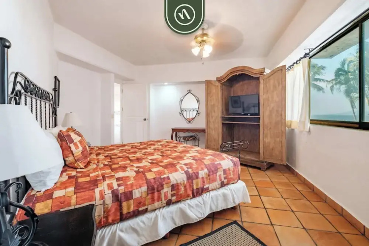 Amazing 2 BR Condo Overlooking the Pool - Romantic Zone