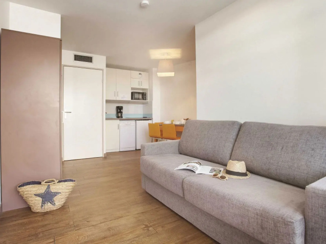 24m At 200m From Beach Residence With Pool