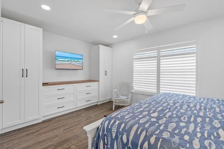 Colony Beach Club 237