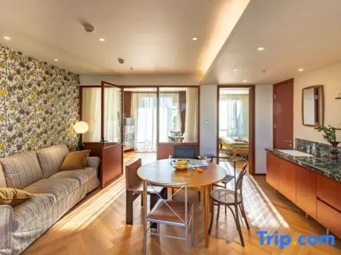 2 Bedrooms Comfort room