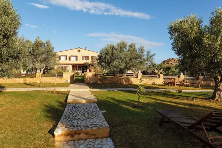 5 Bedrooms Villa with garden view