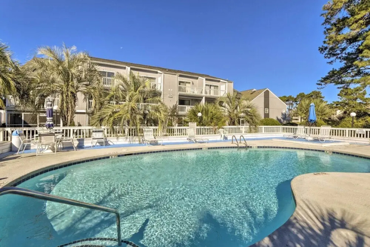 4 Mi to Cherry Grove Beach: Studio w/ Pool!