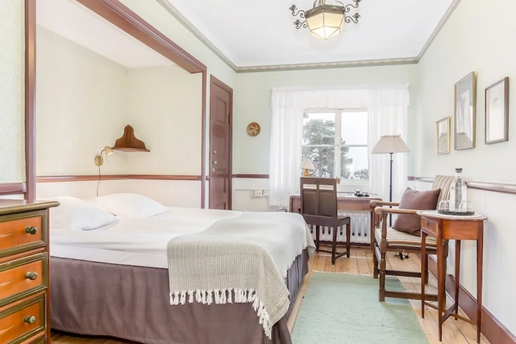 Standard Double room with lake view