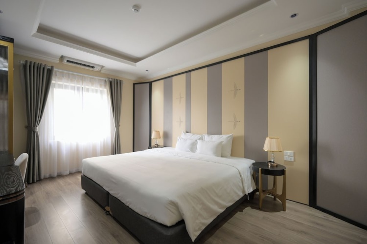 Deluxe Double room with city view
