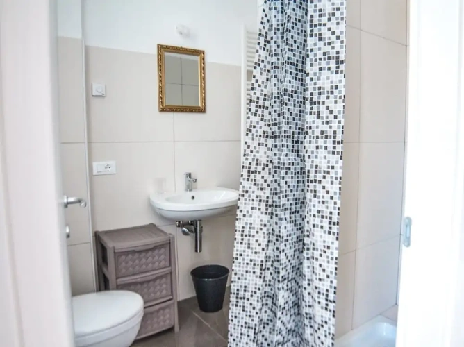 2 Bedrooms Apartment with garden view