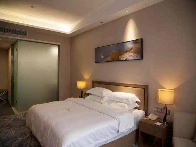 Qian Hai Holiday Hotel