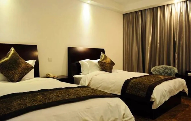 Baicaoyuan Hotel(南京百草园宾馆(草场门南艺二师地铁站店))