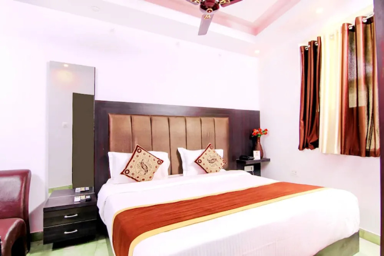 Goroomgo Rajput Charbagh Lucknow