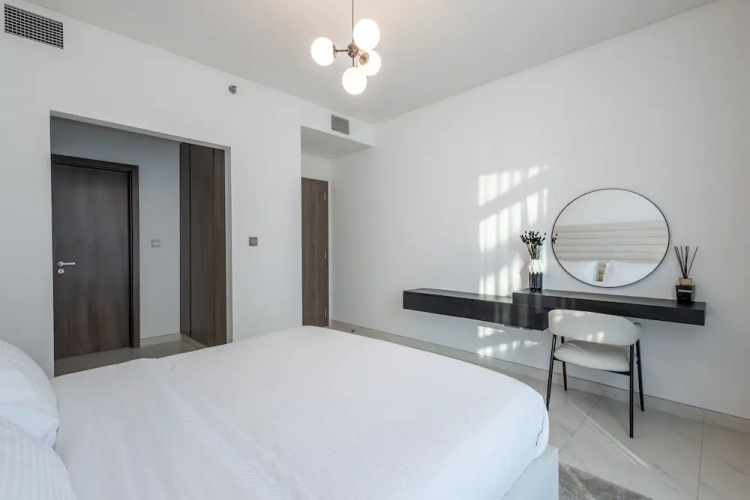 SuperHost - Serene 1BR in District One With Artificial Beach