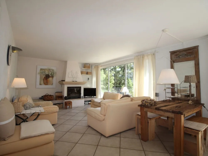 Charming holiday home, on a secured private domain with large swimming pool