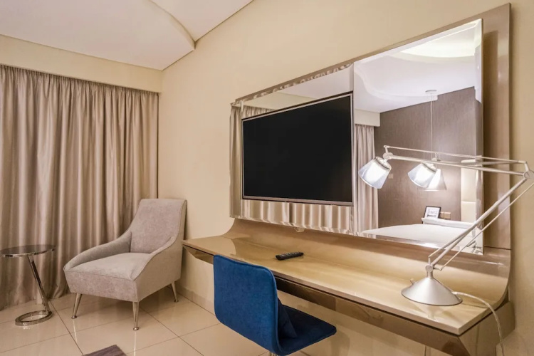 Tanin - Luxurious 2BR Apartment in DAMAC Paramount