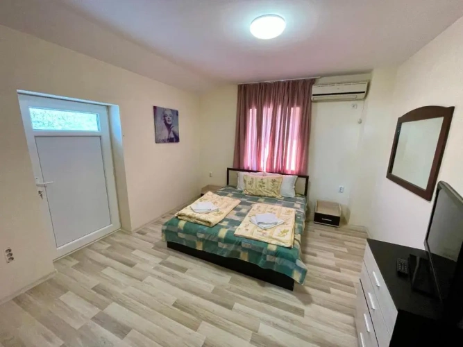4 Bedrooms Cottage