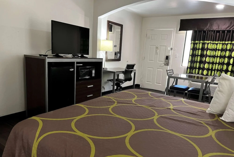 Super 8 Slidell