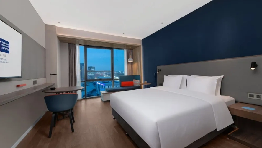 Standard Double room with city view