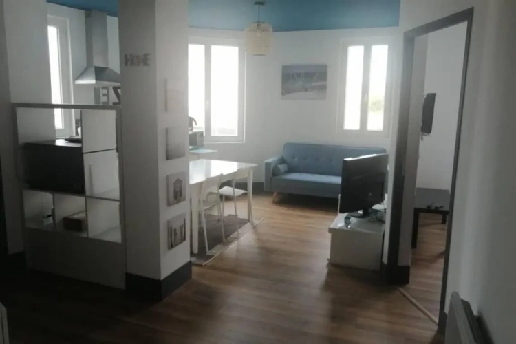 2 Bedrooms Apartment